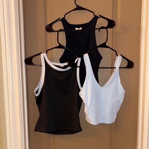 Tops - Black and White Tank Tops Set